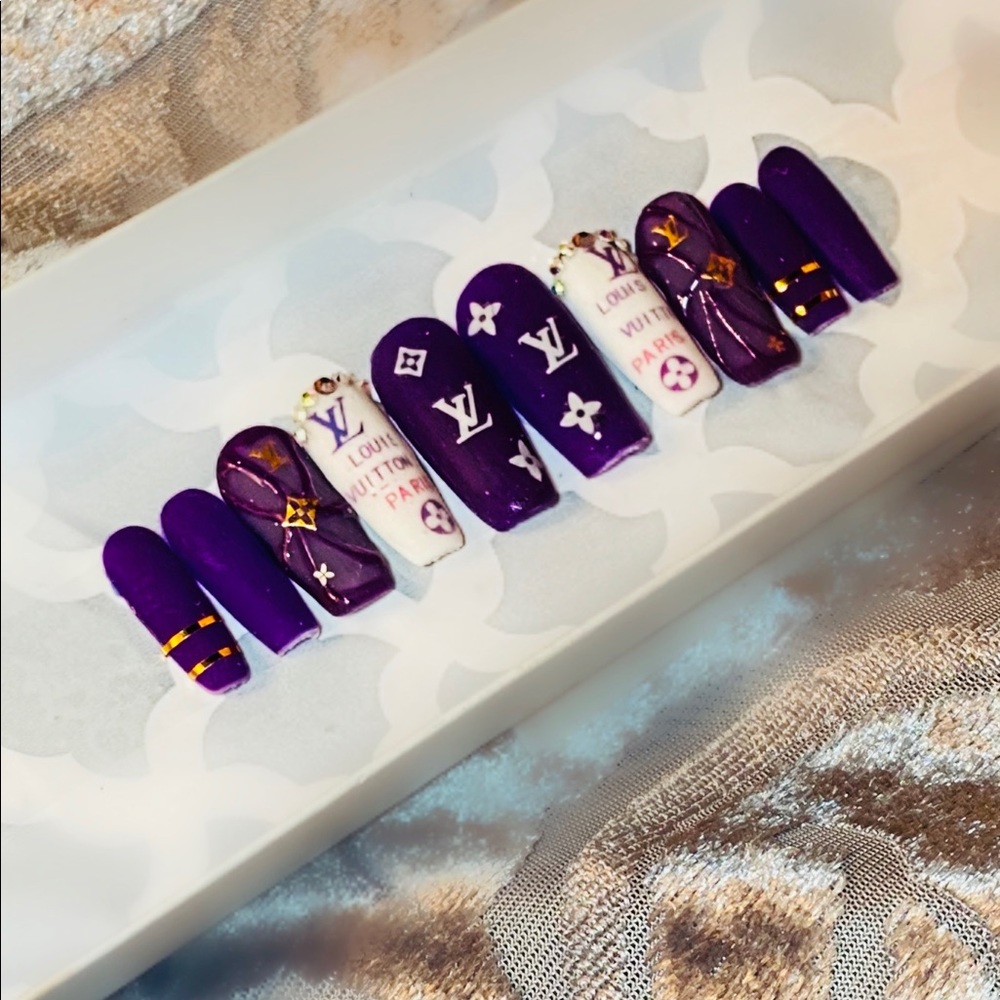 Press on nails - Picture 3 of 3